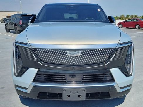 Used 2025 Cadillac Escalade IQ Luxury 1 w/ Smart Trailering package image 9