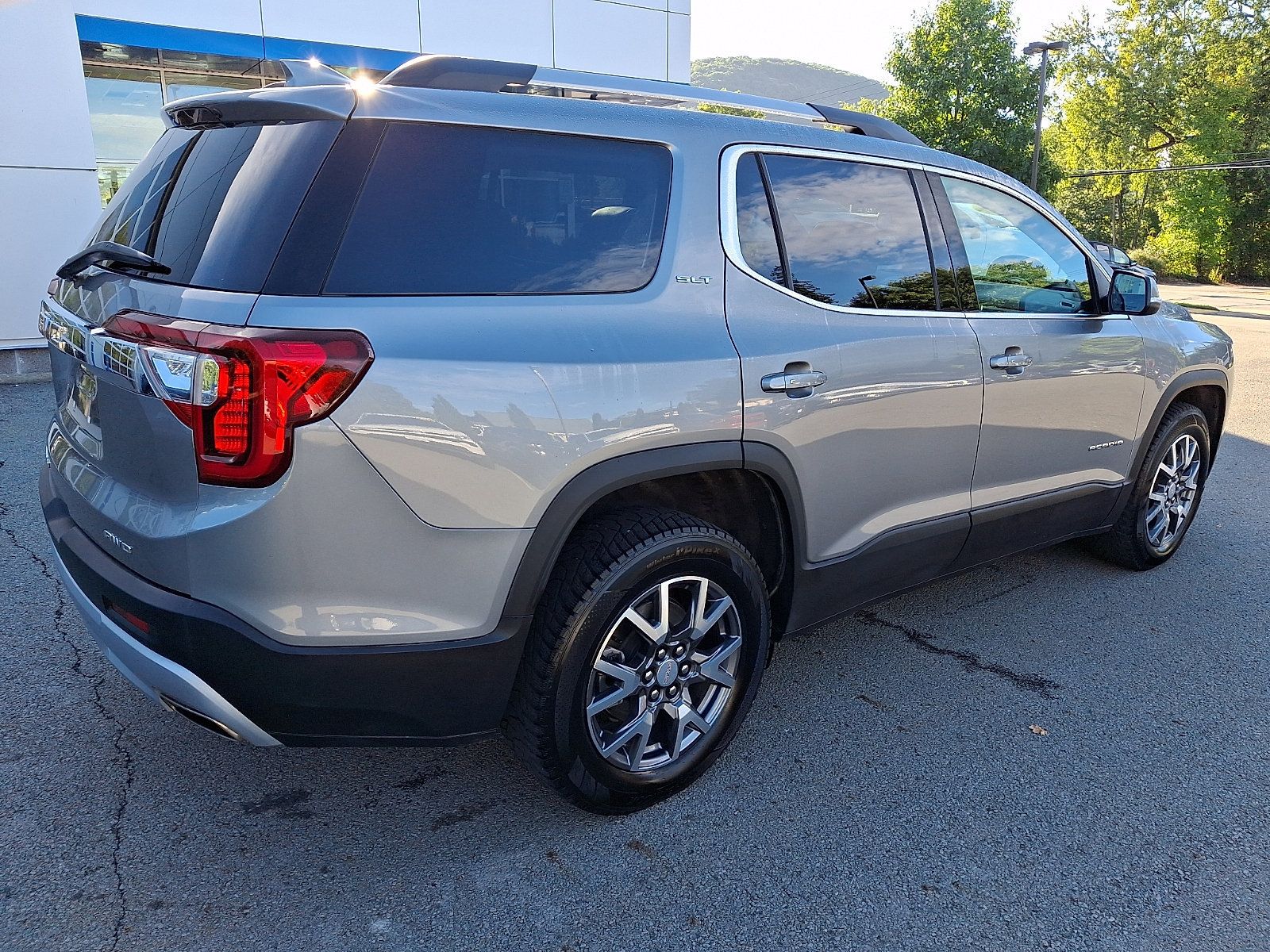 Certified 2023 GMC Acadia SLT w/ Preferred Package AWD/4WD image 6