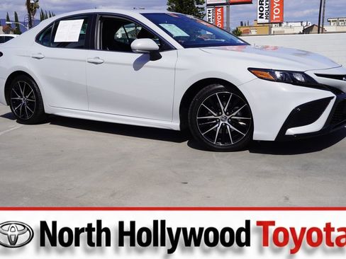 Used 2022 Toyota Camry SE w/ Audio Upgrade Package FWD image 1