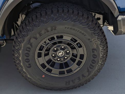 New 2026 Ford Bronco Badlands w/ Sasquatch Package AWD/4WD image 7