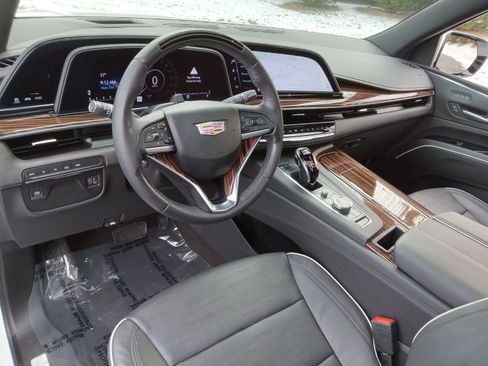 Certified 2024 Cadillac Escalade Premium Luxury image 14