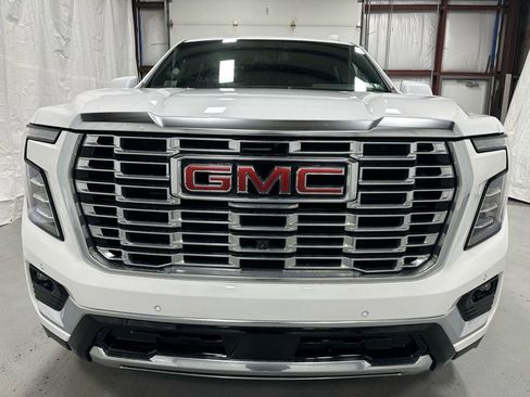 Used 2025 GMC Yukon Denali w/ Sun & Power Step Package image 2