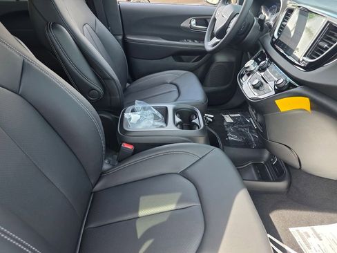 New 2026 Chrysler Voyager LX image 12