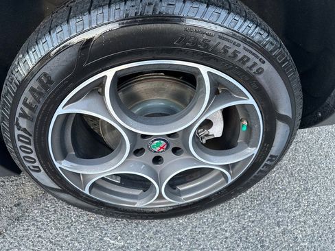 Used 2018 Alfa Romeo Stelvio AWD image 38