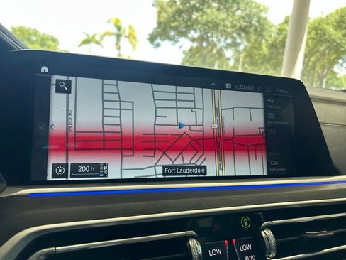Used 2022 BMW X7 xDrive40i w/ M Sport Package AWD/4WD image 11