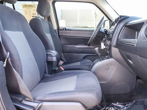 Used 2017 Jeep Patriot Sport w/ Power Value Group FWD image 17
