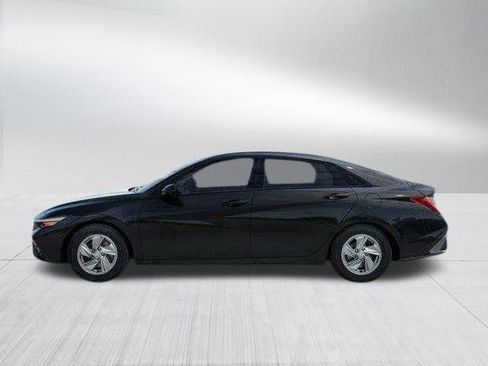 New 2026 Hyundai Elantra SE FWD image 3
