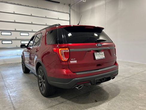 Used 2018 Ford Explorer XLT w/ Equipment Group 202A AWD/4WD image 8