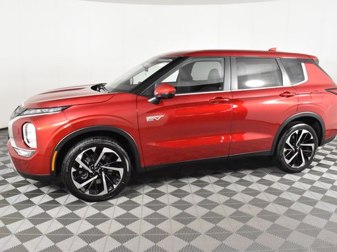 Used 2025 Mitsubishi Outlander SE image 9