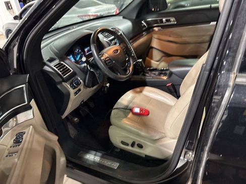 Used 2019 Ford Explorer Limited w/ Class III Trailer Tow Package FWD image 6