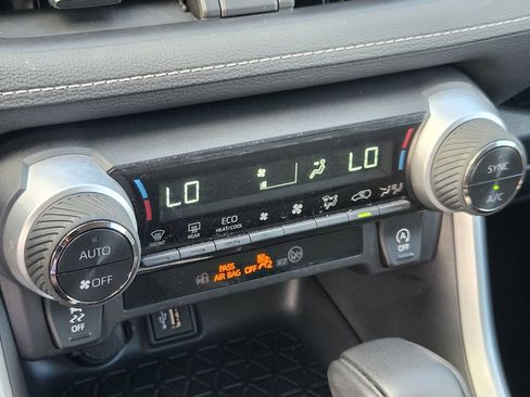 Used 2025 Toyota RAV4 XLE FWD image 20