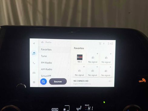 Used 2023 Toyota Highlander LE image 31