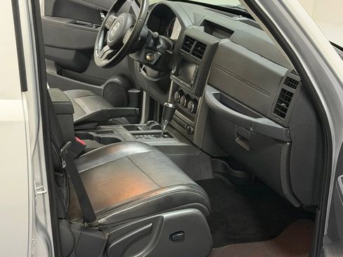 Used 2012 Jeep Liberty Sport image 11