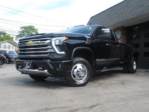 Used 2024 Chevrolet Silverado 3500 High Country w/ High Country Premium Package image 45