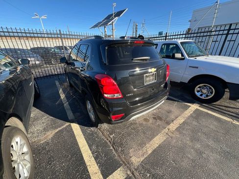 Used 2020 Chevrolet Trax LT w/ LT Convenience Package image 3