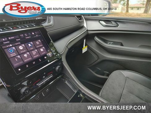 New 2025 Jeep Grand Cherokee Altitude image 29