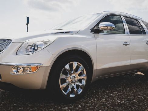 Used 2011 Buick Enclave CXL image 5