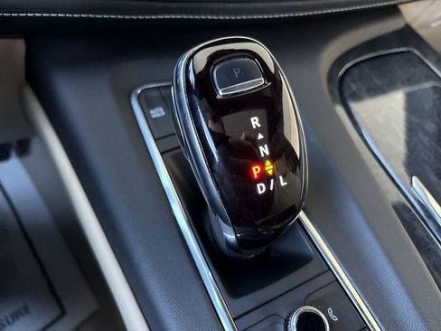 Certified 2022 Cadillac Escalade Premium Luxury image 16