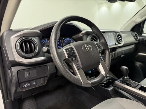 Used 2021 Toyota Tacoma SR5 w/ Technology Package image 11