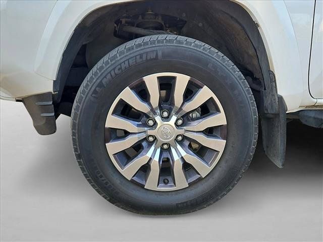 Used 2022 Toyota Tacoma Limited AWD/4WD image 22