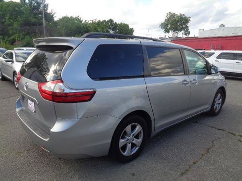 Used 2017 Toyota Sienna LE image 26