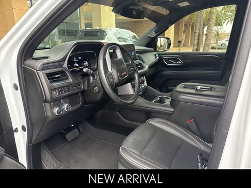 Used 2023 GMC Yukon SLT w/ SLT Premium Package image 5