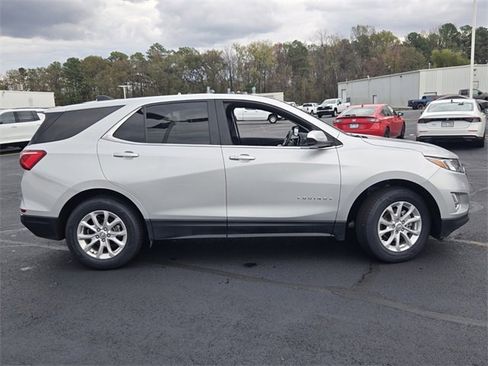 Used 2021 Chevrolet Equinox LT w/ Driver Convenience Package image 2