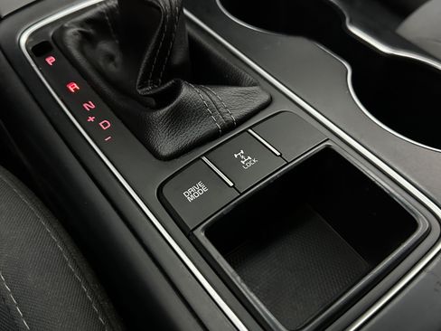Used 2020 Kia Sorento AWD V6 image 17