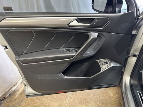 Used 2022 Volkswagen Tiguan SE R-Line image 21
