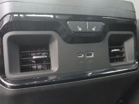 Used 2025 GMC Sierra 1500 AT4 w/ AT4 Premium Package AWD/4WD image 18