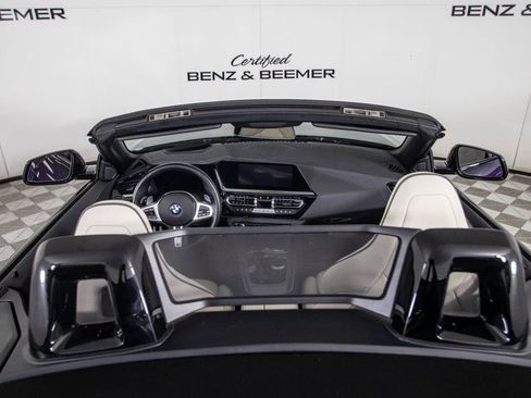 Used 2023 BMW Z4 M40i w/ Premium Package image 11