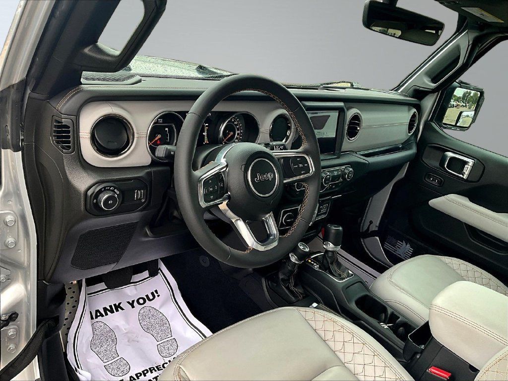 Used 2023 Jeep Wrangler Unlimited Sahara AWD/4WD image 19