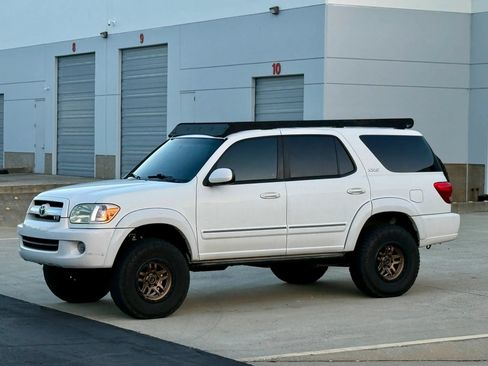 Used 2006 Toyota Sequoia SR5 AWD/4WD image 16
