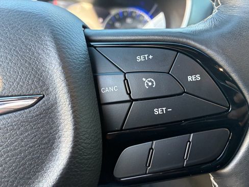 Used 2020 Chrysler Pacifica Touring-L Plus image 16