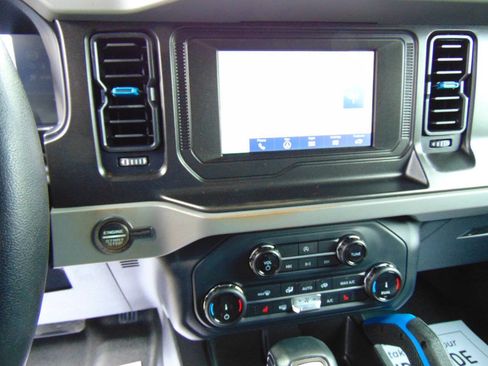 Used 2022 Ford Bronco Black Diamond AWD/4WD image 23