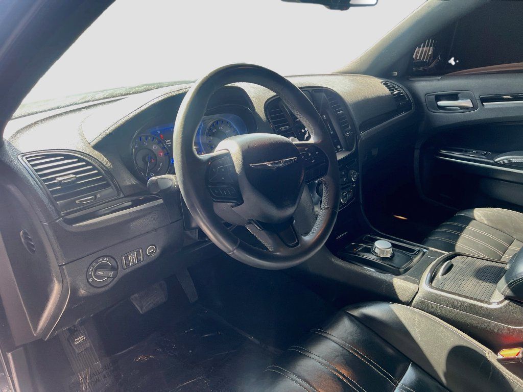 Used 2022 Chrysler 300 S RWD image 9