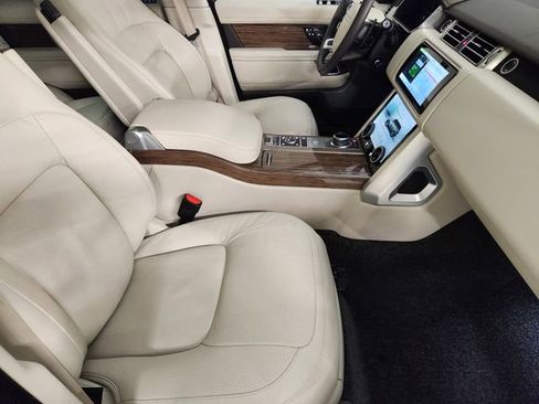 Used 2020 Land Rover Range Rover HSE image 3