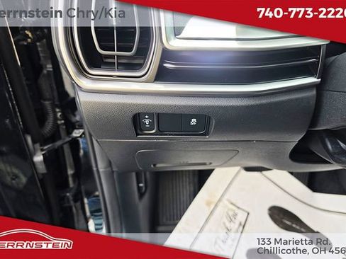 Used 2025 Kia Sorento S FWD image 11