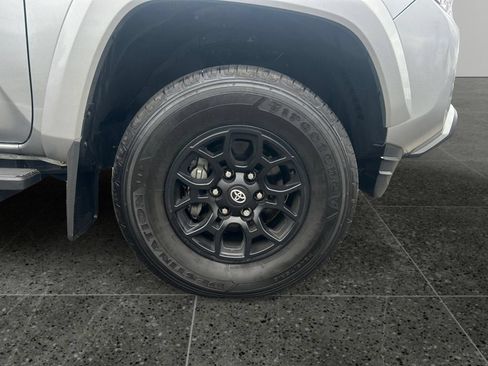Used 2022 Toyota Tacoma SR5 AWD/4WD image 10