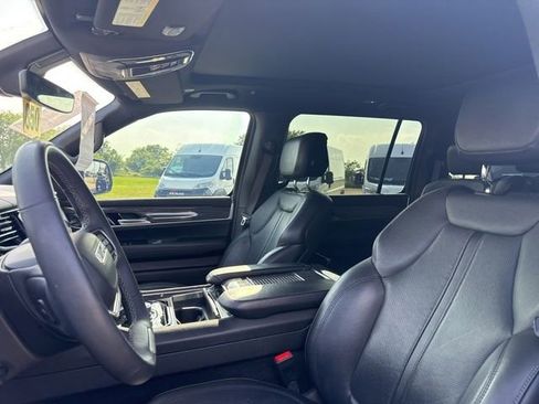 Used 2022 Jeep Wagoneer Series II w/ Premium Group I AWD/4WD image 10