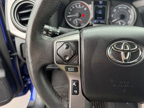 Used 2022 Toyota Tacoma SR5 AWD/4WD image 16