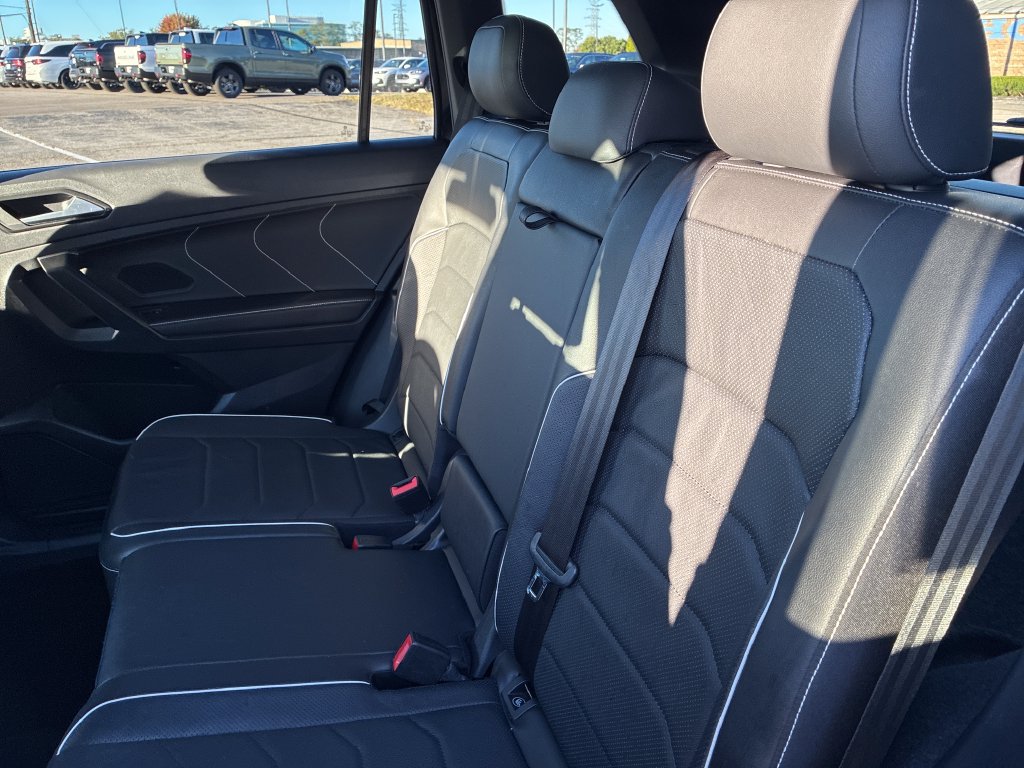 Used 2023 Volkswagen Tiguan SEL R-Line AWD/4WD image 19