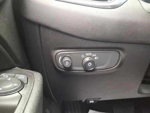 Used 2020 Chevrolet Equinox LT image 14