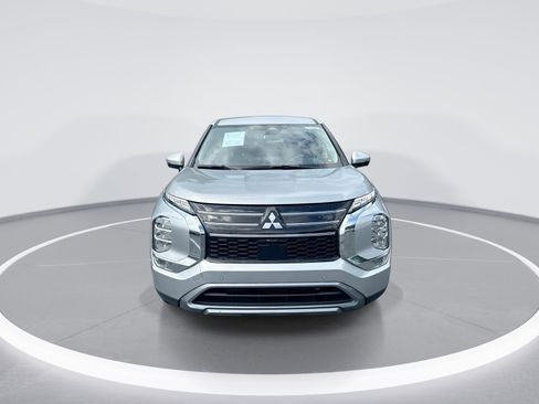 Used 2025 Mitsubishi Outlander SE FWD image 3