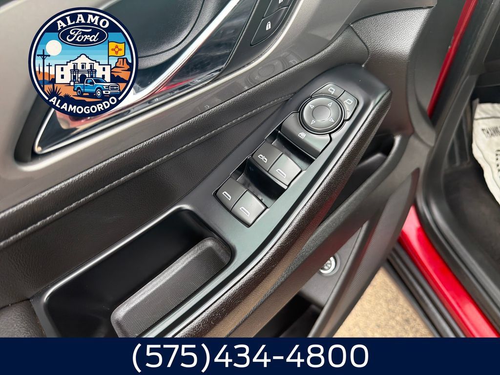 Used 2023 Chevrolet Traverse LT AWD/4WD image 11