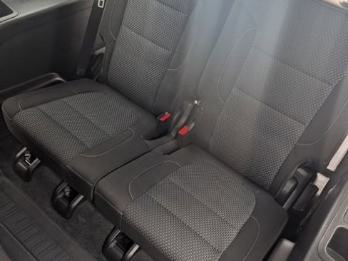 Used 2023 GMC Acadia SLE w/ Driver Convenience Package image 32