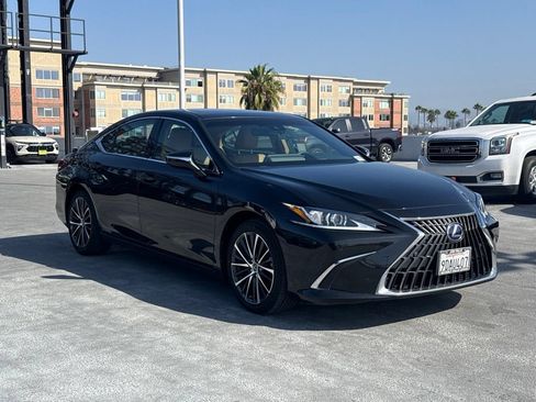 Used 2022 Lexus ES 300h w/ Premium Package FWD image 3