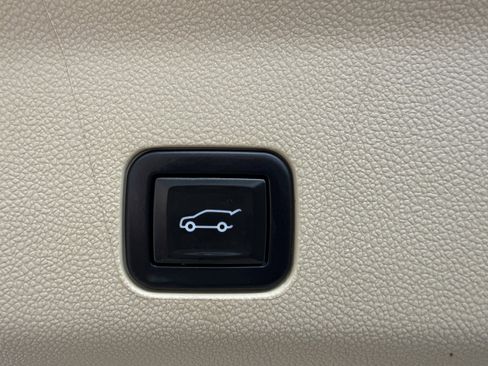 Used 2021 Cadillac Escalade Premium Luxury image 24