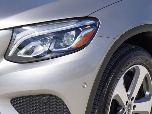 Used 2019 Mercedes-Benz GLC 300 4MATIC image 2