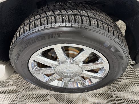 Used 2004 Cadillac Escalade ESV Platinum image 10